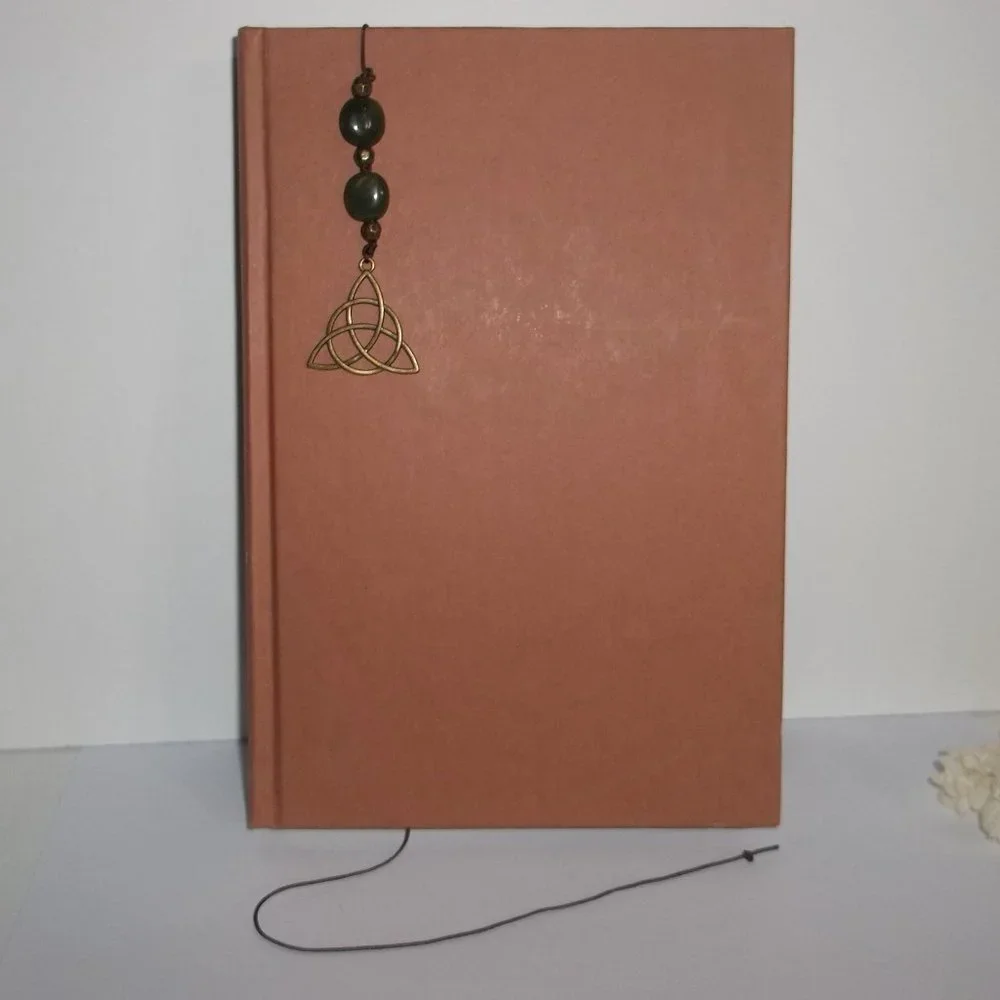 New Bookmark Triquetra Celtic Knot Bronze Green Unisex Gift Idea Bookmarker 8149 - Picture 4 of 10